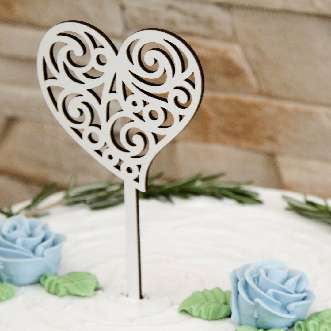 Svatební dekorace na dort - ozdobné srdíčko