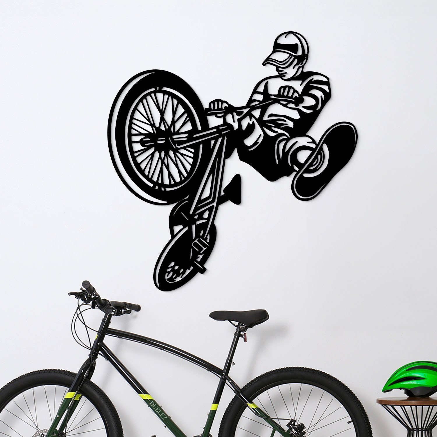 Dřevěný obraz na zeď - Street cyklista