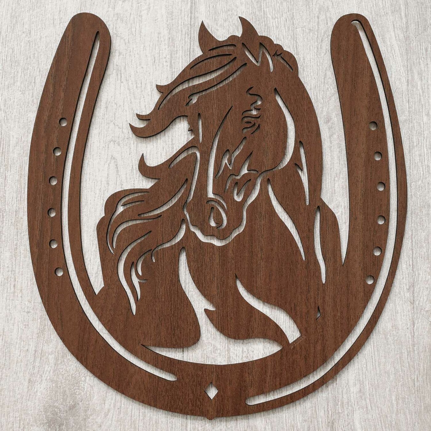 Fa fali dekoráció - Ló patkóban | Dió