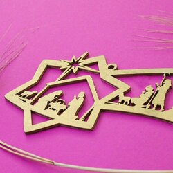 Wooden Bethlehem in the Shape of a Star | Gold