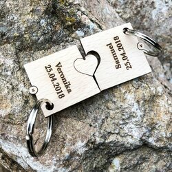 Cadou pentru Ziua Îndrăgostiților - Breloc 2 puzzle-uri cu o inimă