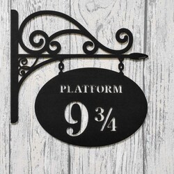 Wooden Door Decoration - Platform 9 and 3/4 | Black