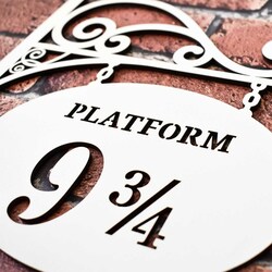 Wooden Door Decoration - Platform 9 and 3/4 | White