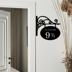 Wooden Door Decoration - Platform 9 and 3/4 | Black