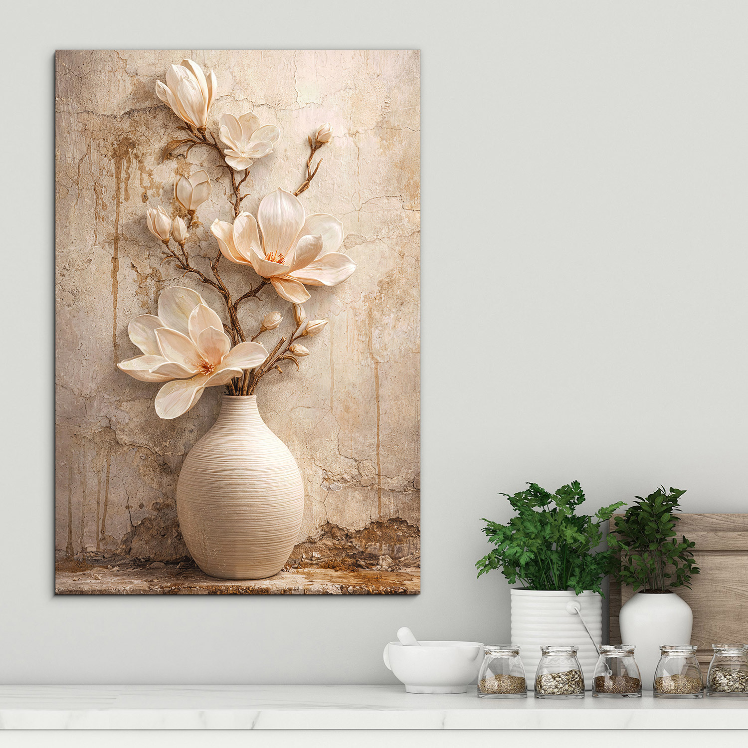 Imaginea crinilor albi într-o vază