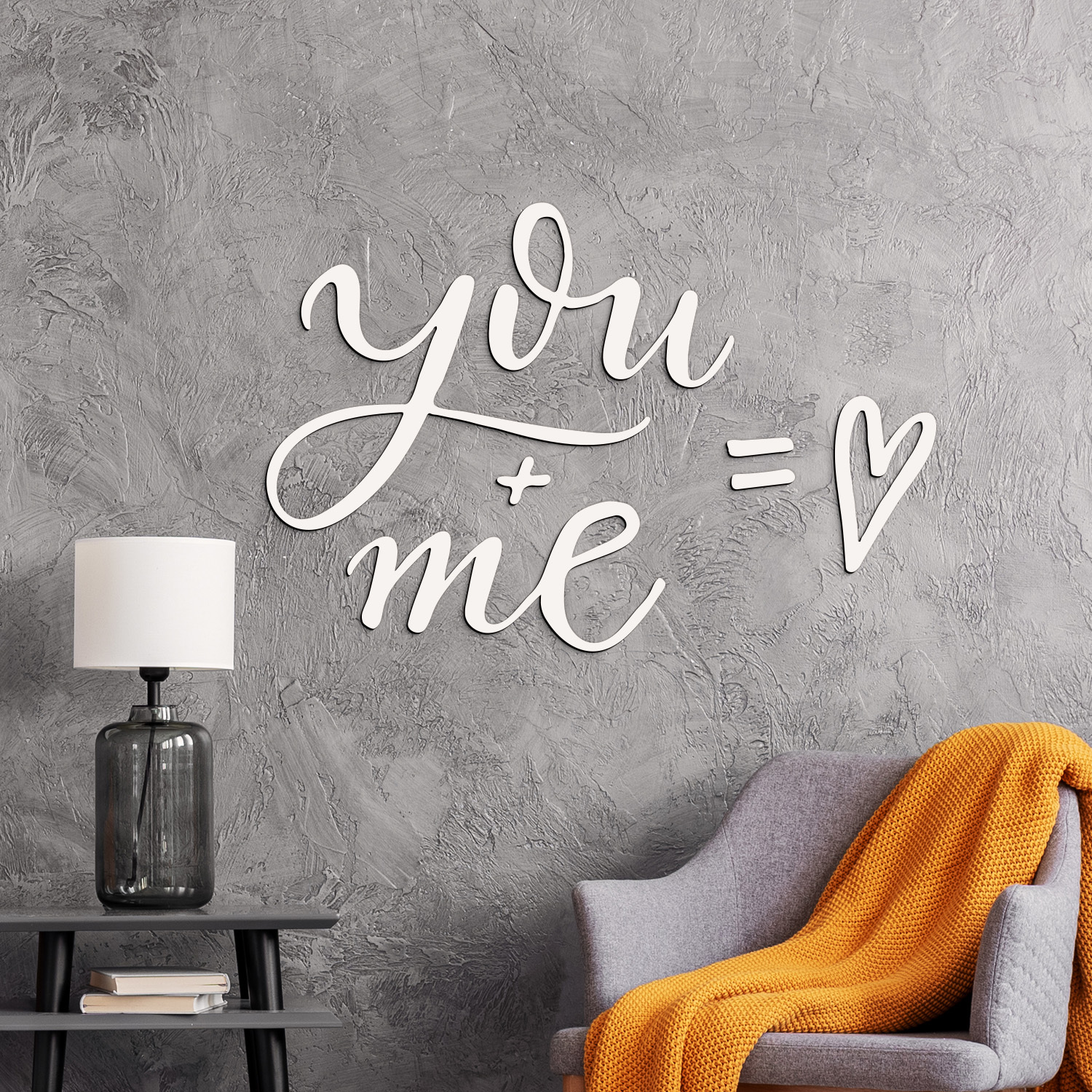 Krátky anglický nápis na stenu - You + Me, Biela