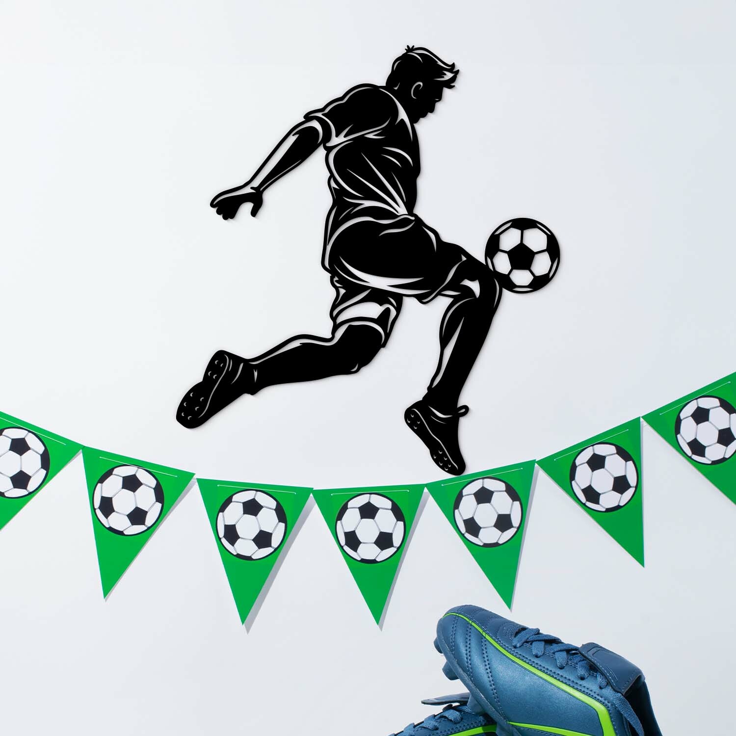 Drevený športový obraz na stenu - Futbalista, Čierna