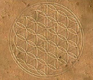 Mandala Kvetu života vytesaná na stenu chrámu