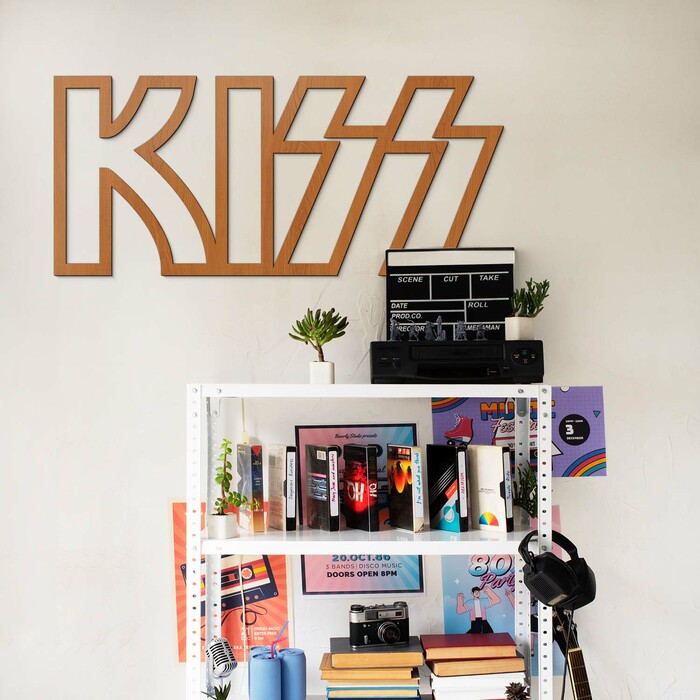 Dřevěný obraz na zeď - Logo KISS | Třešeň