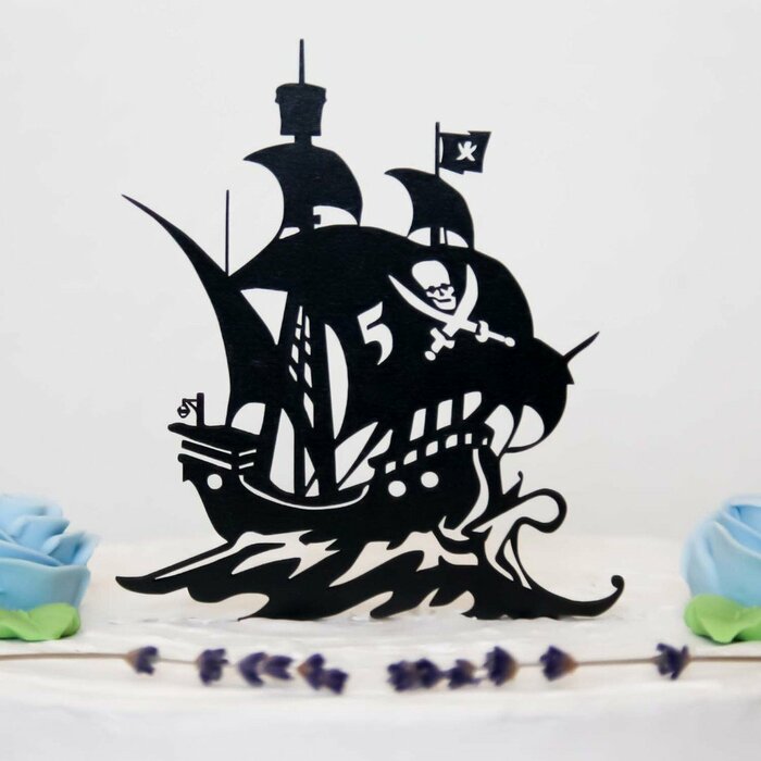Dřevěný zápich do dortu s věkem - Pirátská loď | Černá