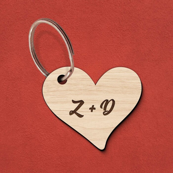 Cadou pentru Ziua Îndrăgostiților - Breloc inimă cu inițiale
