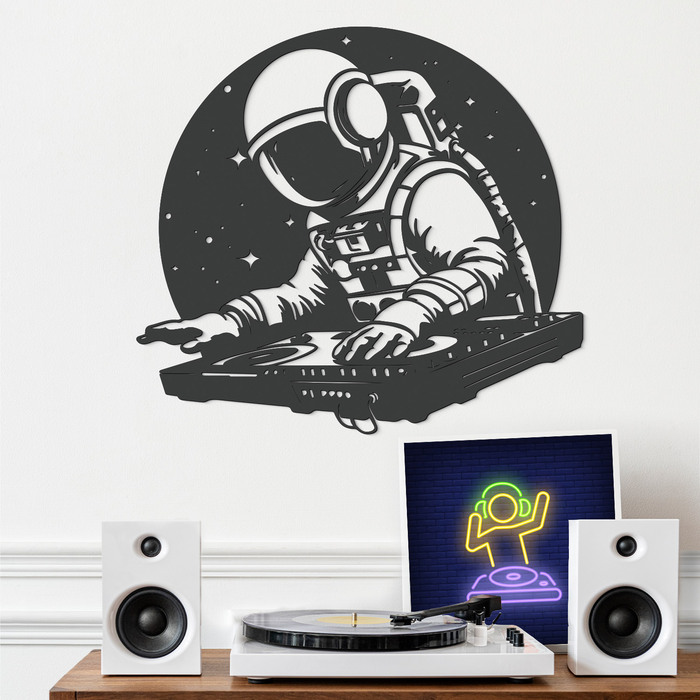 Vyřezávaný obraz na stěnu - DJ Astronaut | Antracitově-šedá