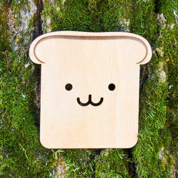Drevená podložka pod pohár - usmiaty toast