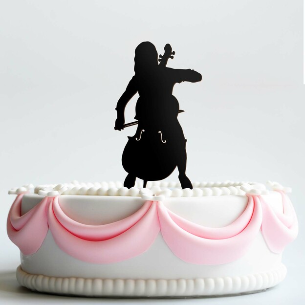 Fa tortadísz névvel - Csellózó