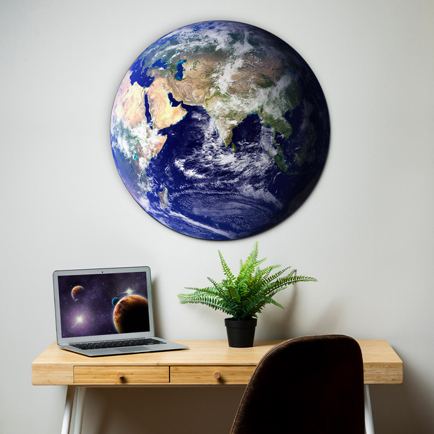 Zemeguľa - Round image made of wood