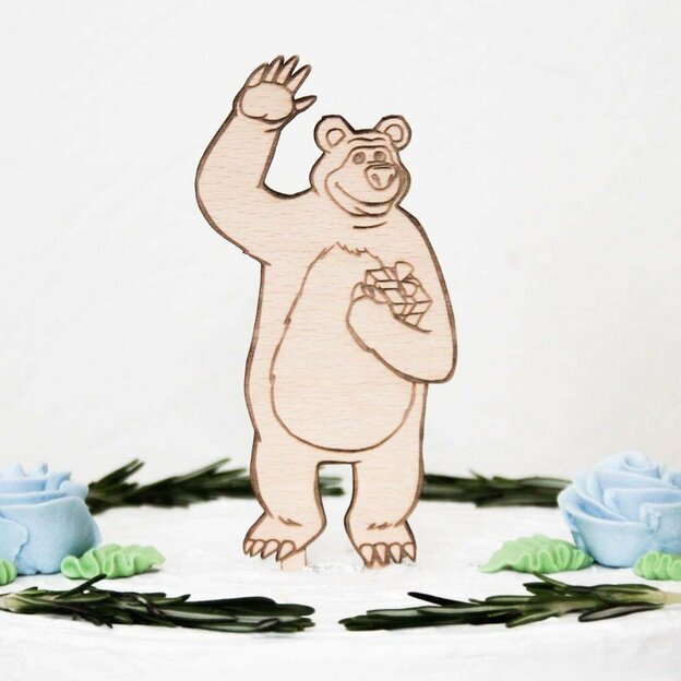 Drevená ozdoba na tortu - Máša a medveď 1