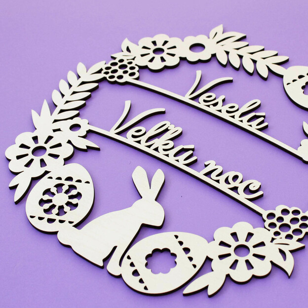 Drevený veľkonočný veniec na dvere 