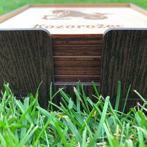 Stojan na podložky pod pohár