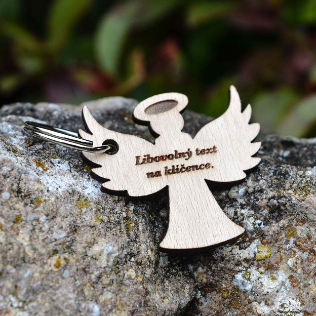 Dřevěný přívěšek na klíče - Anděl s vlastním textem 