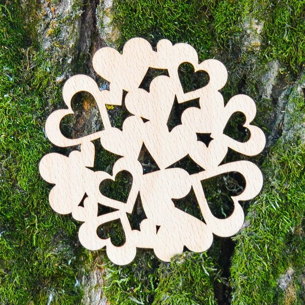 Drevený podpivník pod pohár - Srdiečka