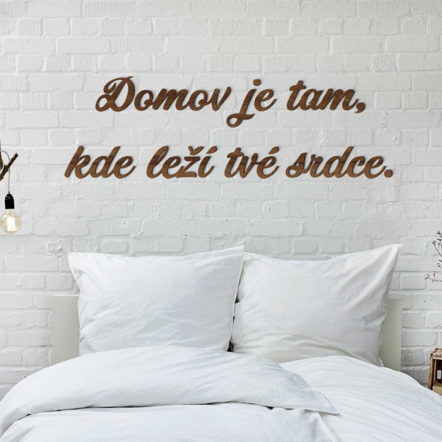 Dřevěná nálepka na zeď - citát o rodině