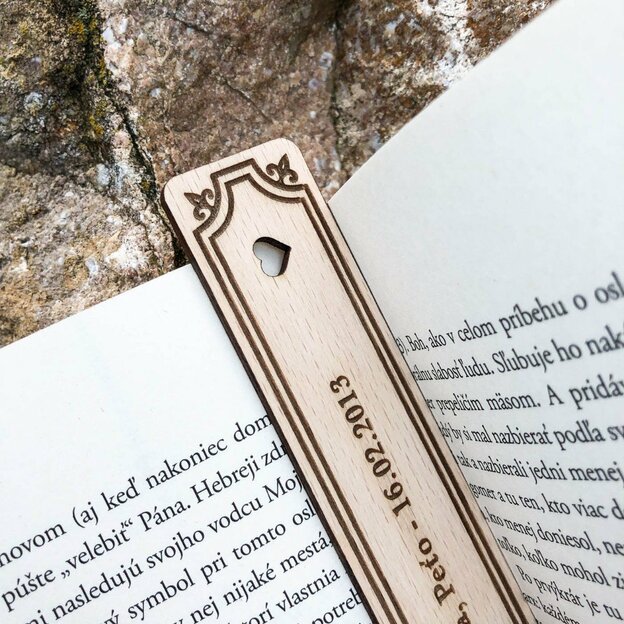 Valentínsky darček - Originálna, drevená záložka do knihy