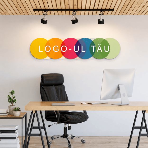 Logo 3D colorat pe perete din lemn - realizare la comandă