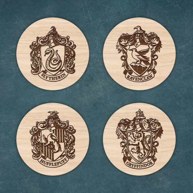 Fából készült poháralátétek - Roxforti Karok