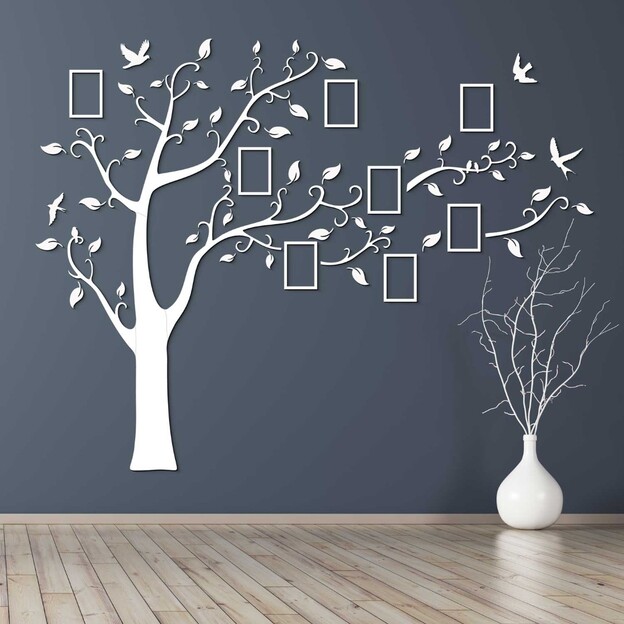 Családfa képkeretekkel a falra