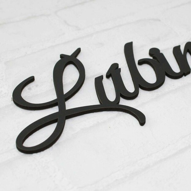 Drevená nálepka na stenu - nápis Ľúbime sa