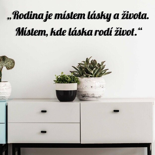 Dřevěný citát o rodině na zeď