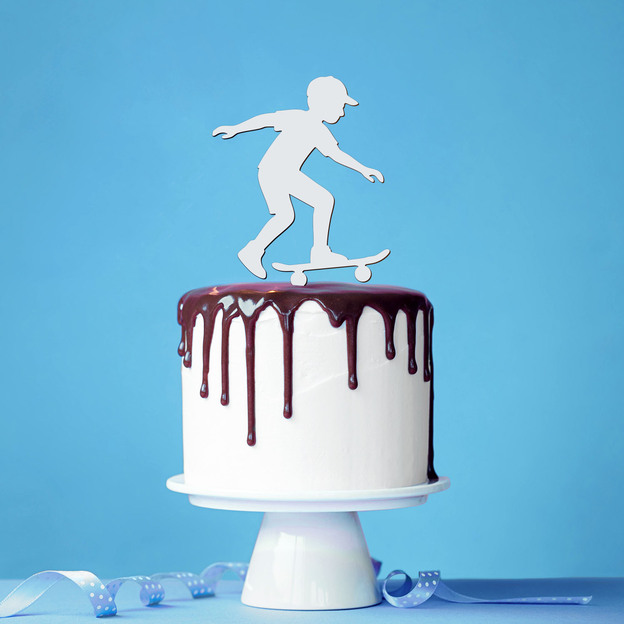 Egyedi feliratú tortadísz - Gördeszkás fiú