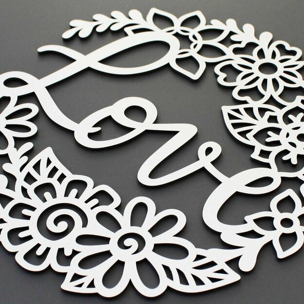 Coroniță decorativă din lemn pentru ușă - Love