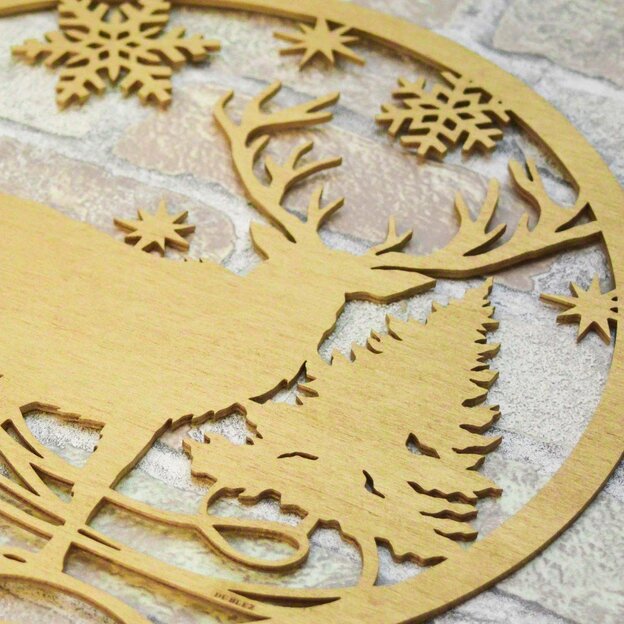 Drevený jeleň v gule na dvere