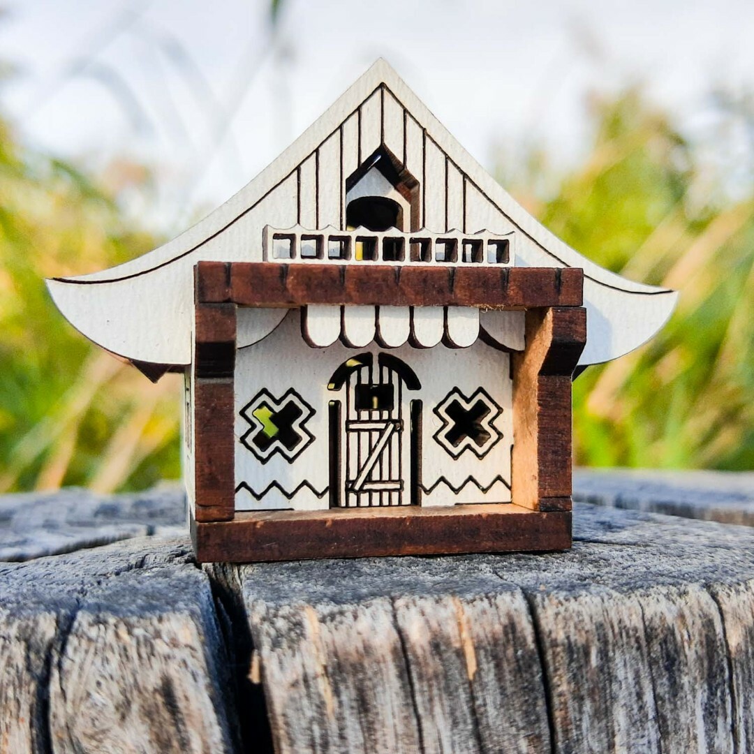 Drevený vianočný domček