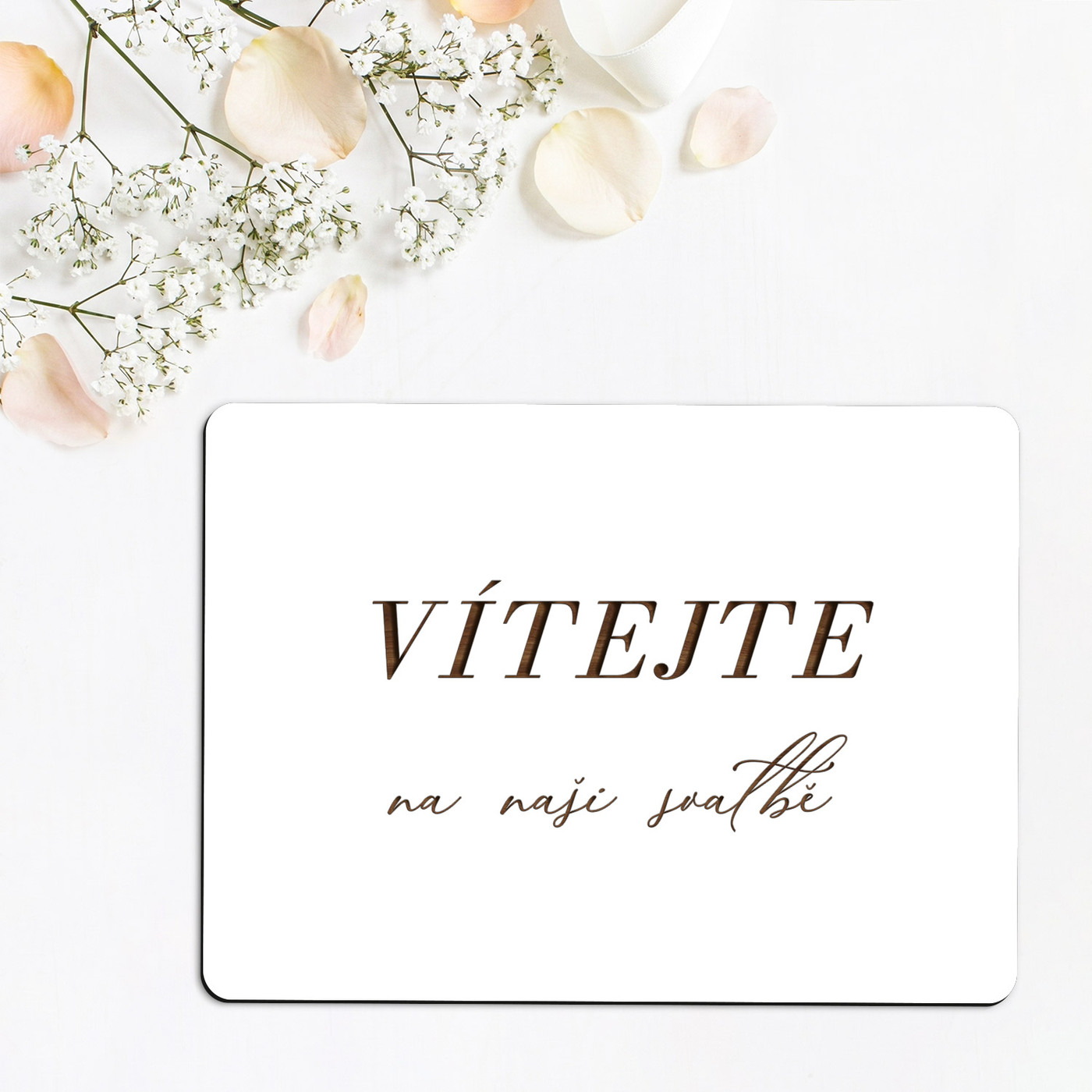Gravírovaná svatební uvítací tabule ze dřeva - Elegance | Bílá