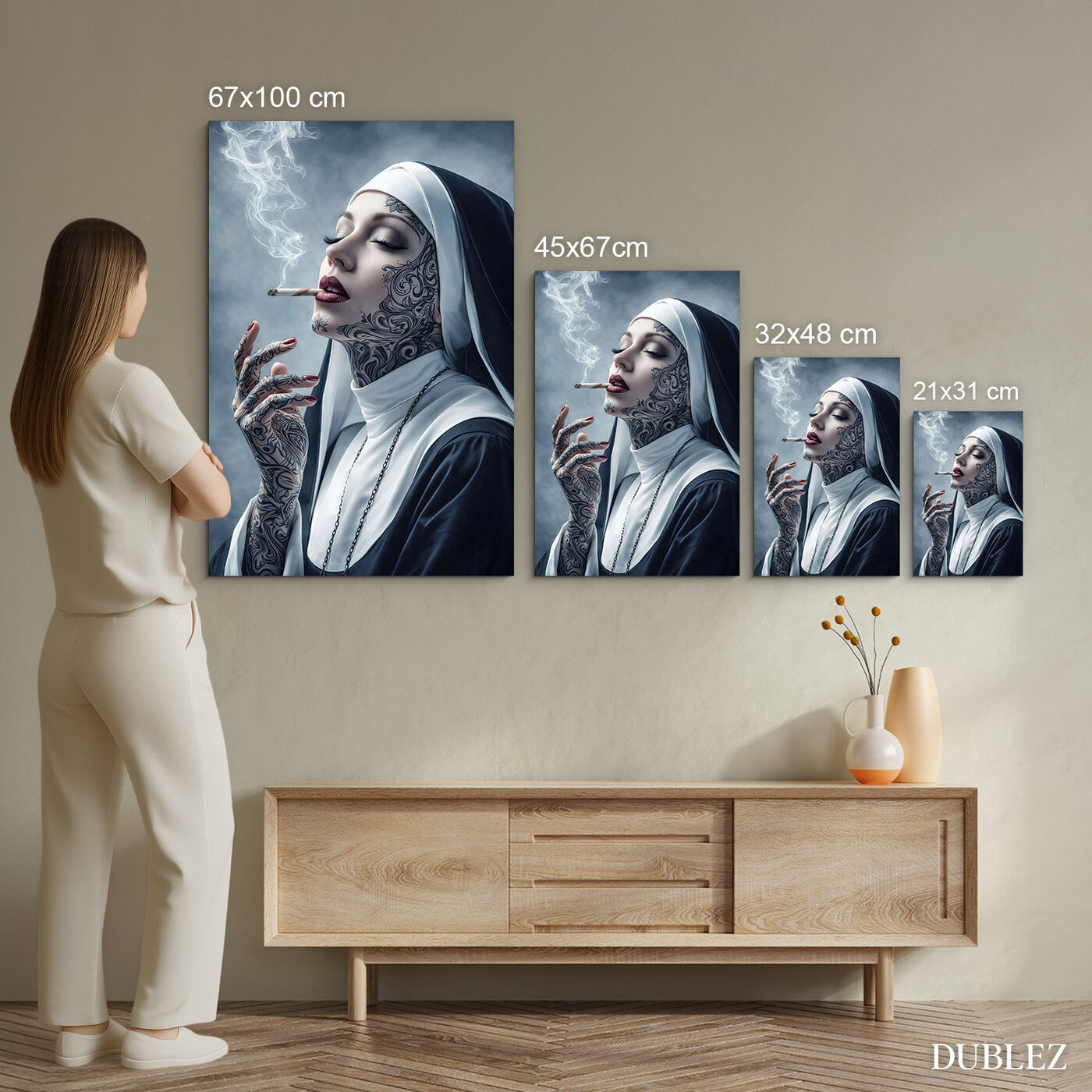 Moderný drevený obraz - Mníška rebelka