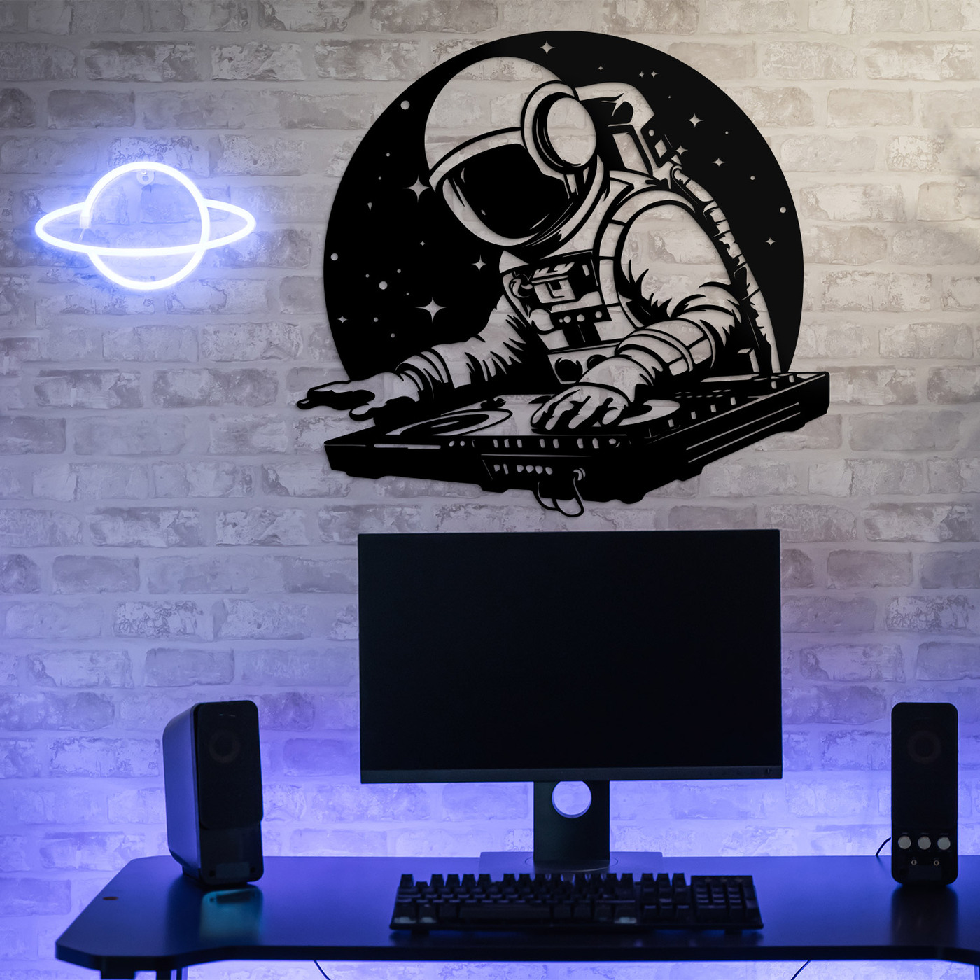 Vyřezávaný obraz na stěnu - DJ Astronaut | Černá