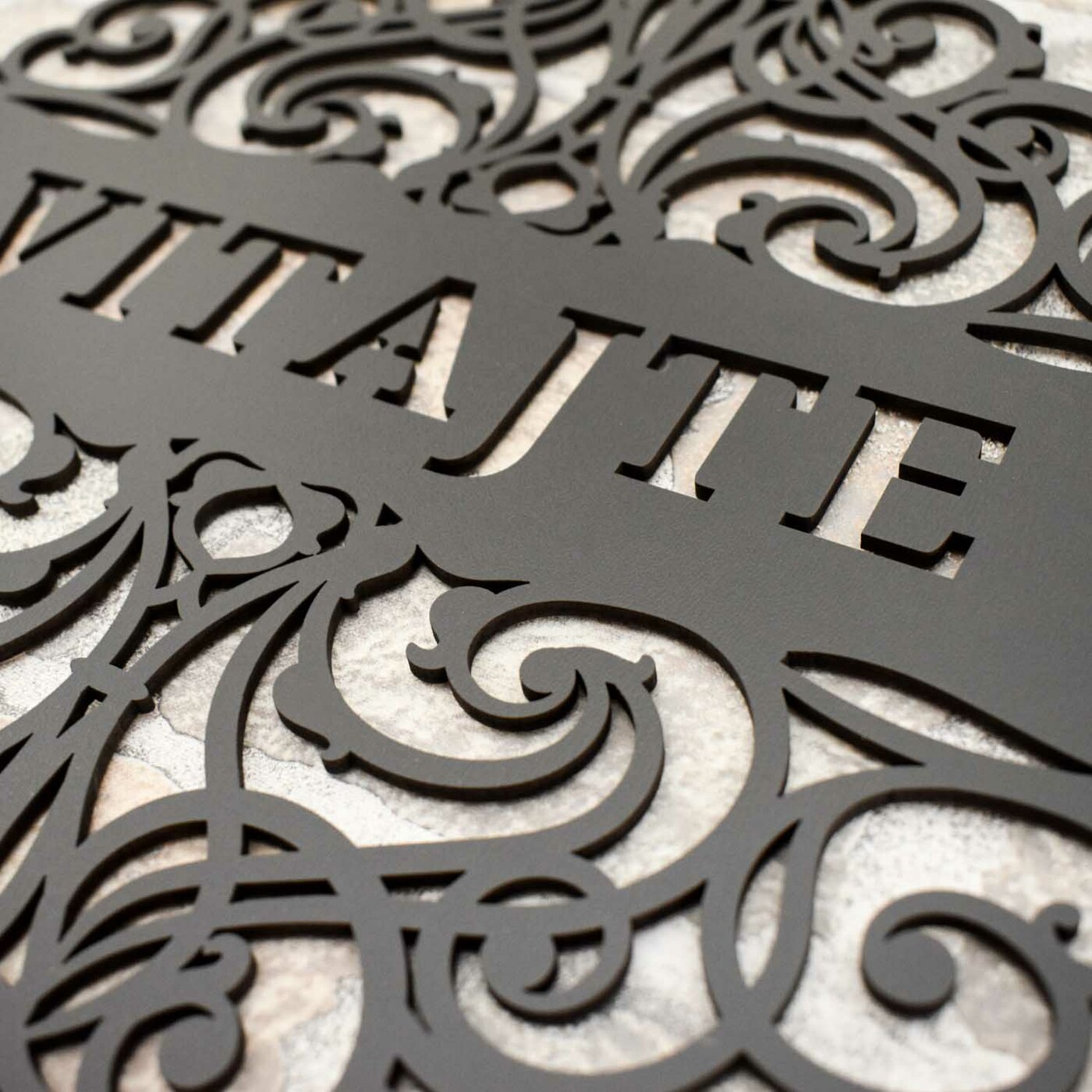 Drevená ozdoba na dvere s nápisom Vitajte | Antracitovo-šedá