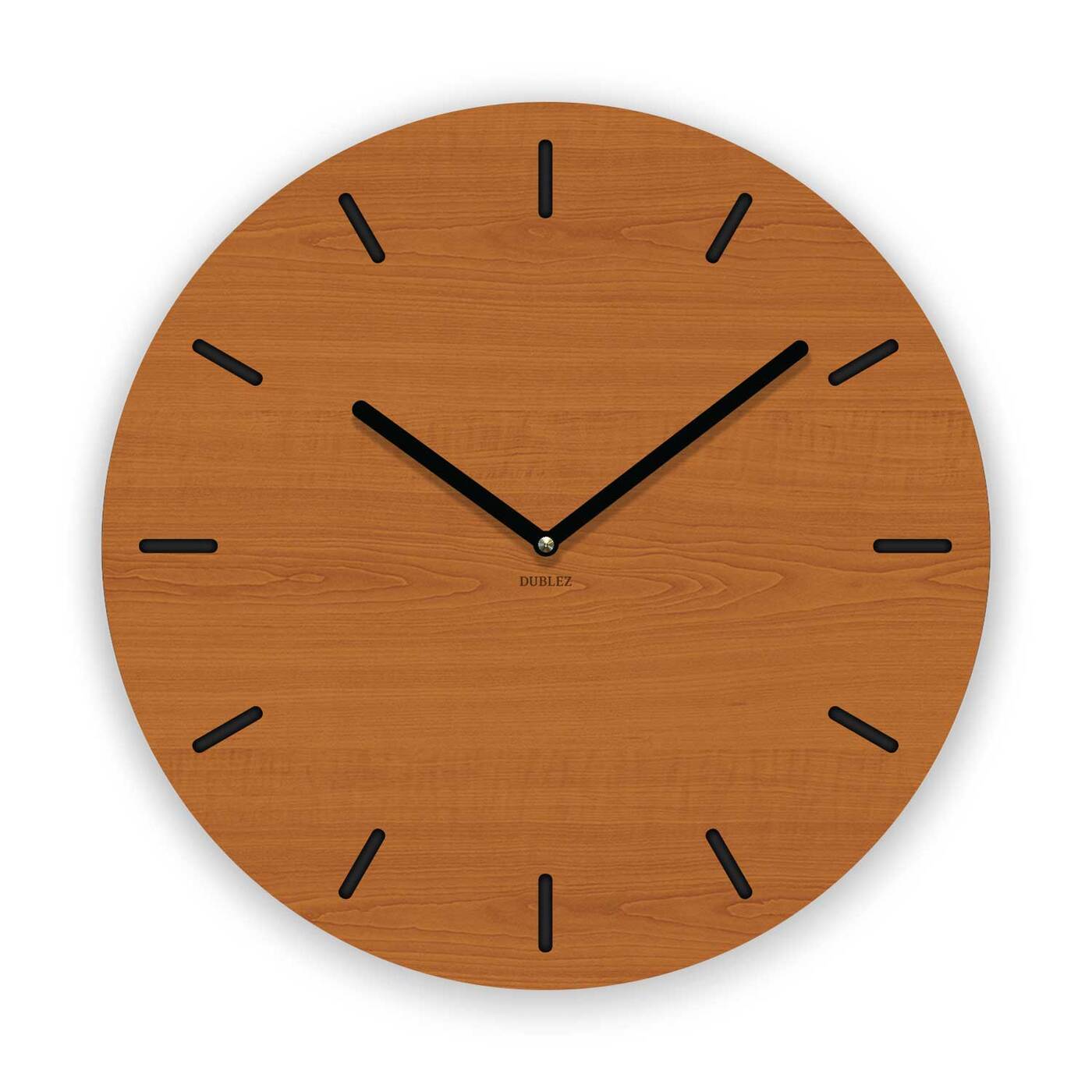 Drevené hodiny na mieru s logom firmy | Čerešňa