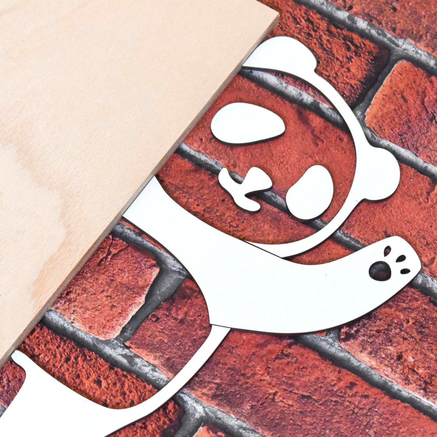 Fa matrica az ajtó körül – Pandák | Fehér