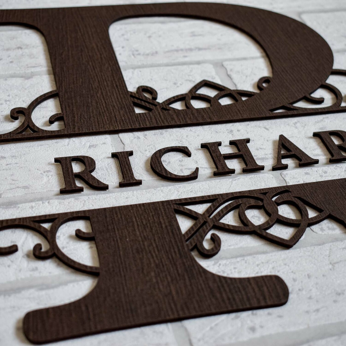 Ozdobné písmeno na stenu s vlastným textom | Wenge