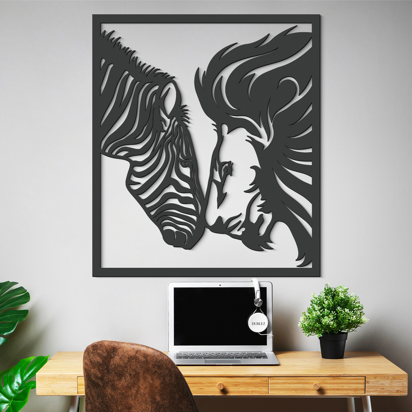 Drevený obraz na stenu - Lev a zebra | Strieborná