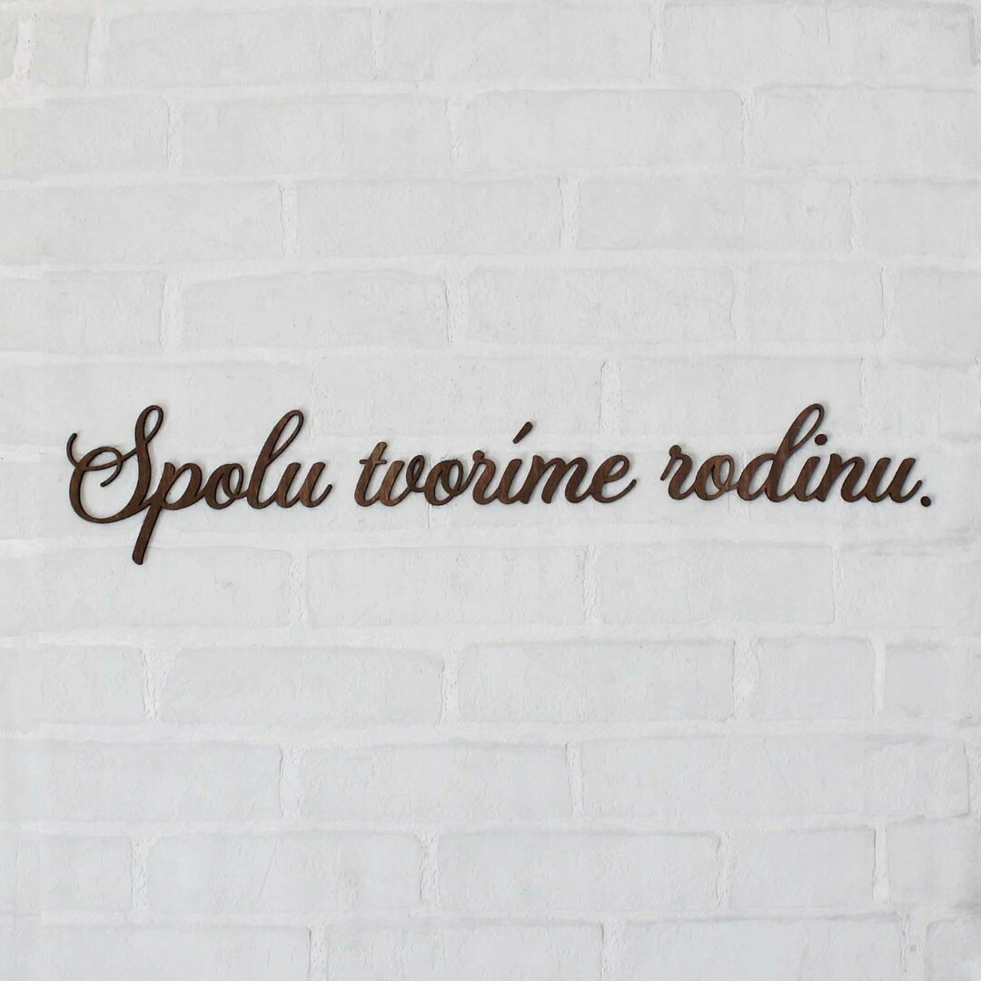 Drevený nápis na stenu - Spolu tvoríme rodinu | Orech