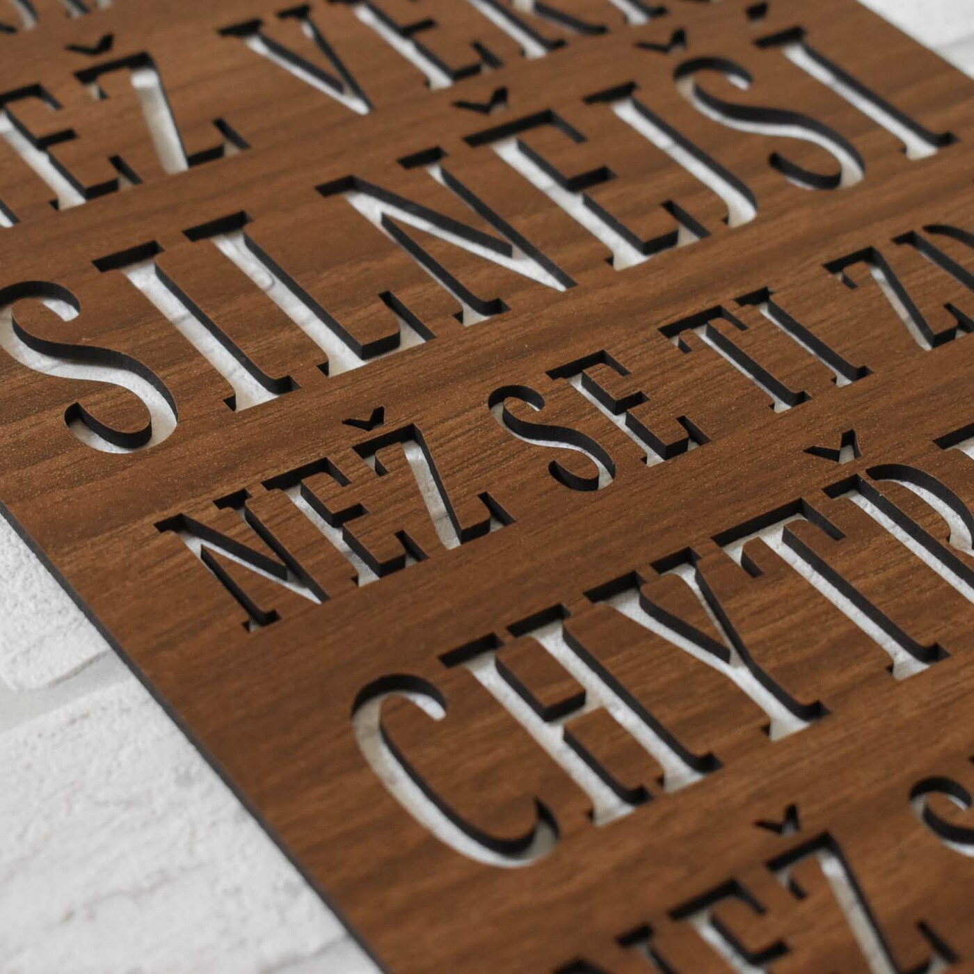 Motivační obraz s citátem - Jsi odvážnější | Ořech