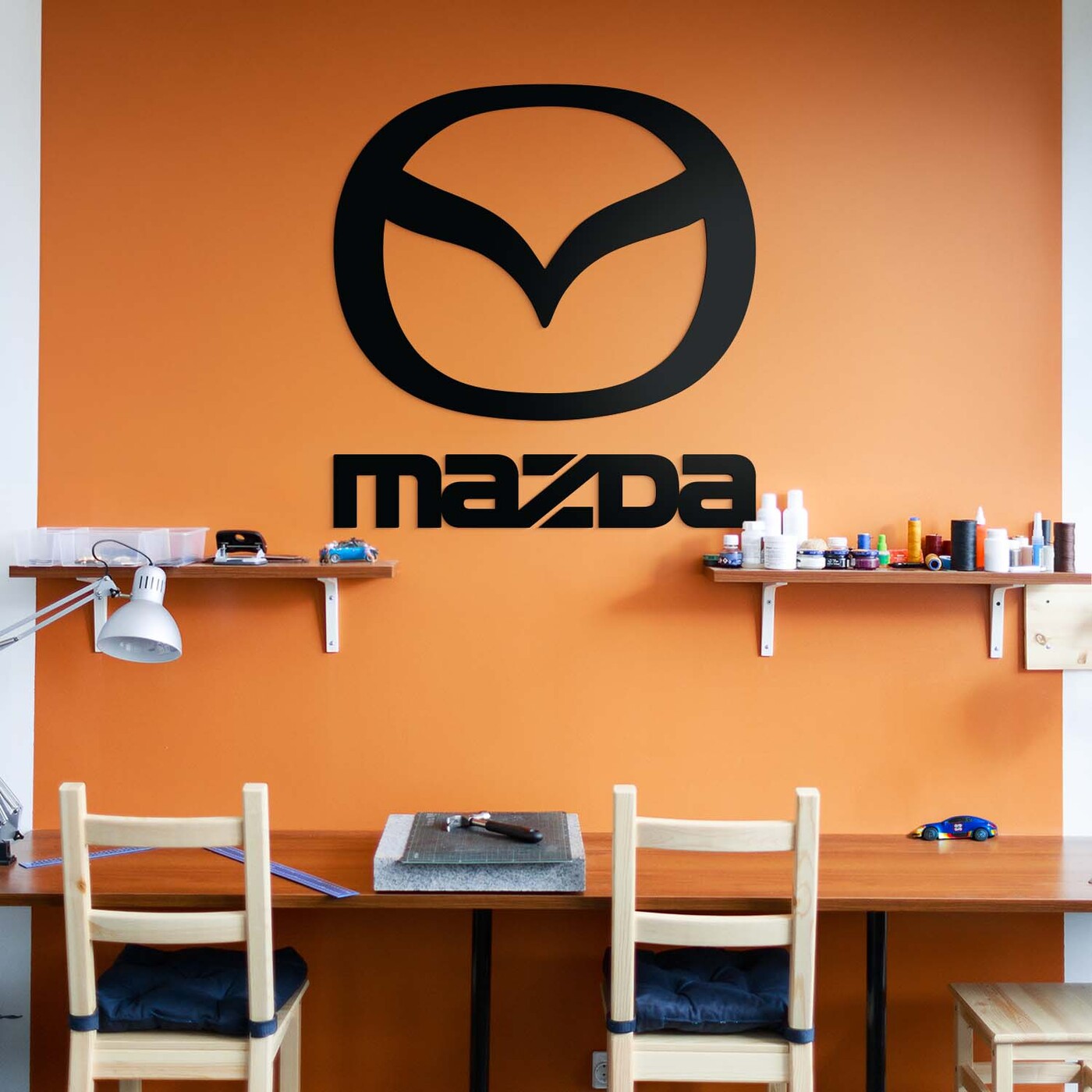 Logo Mazda sculptat pe perete | Negru