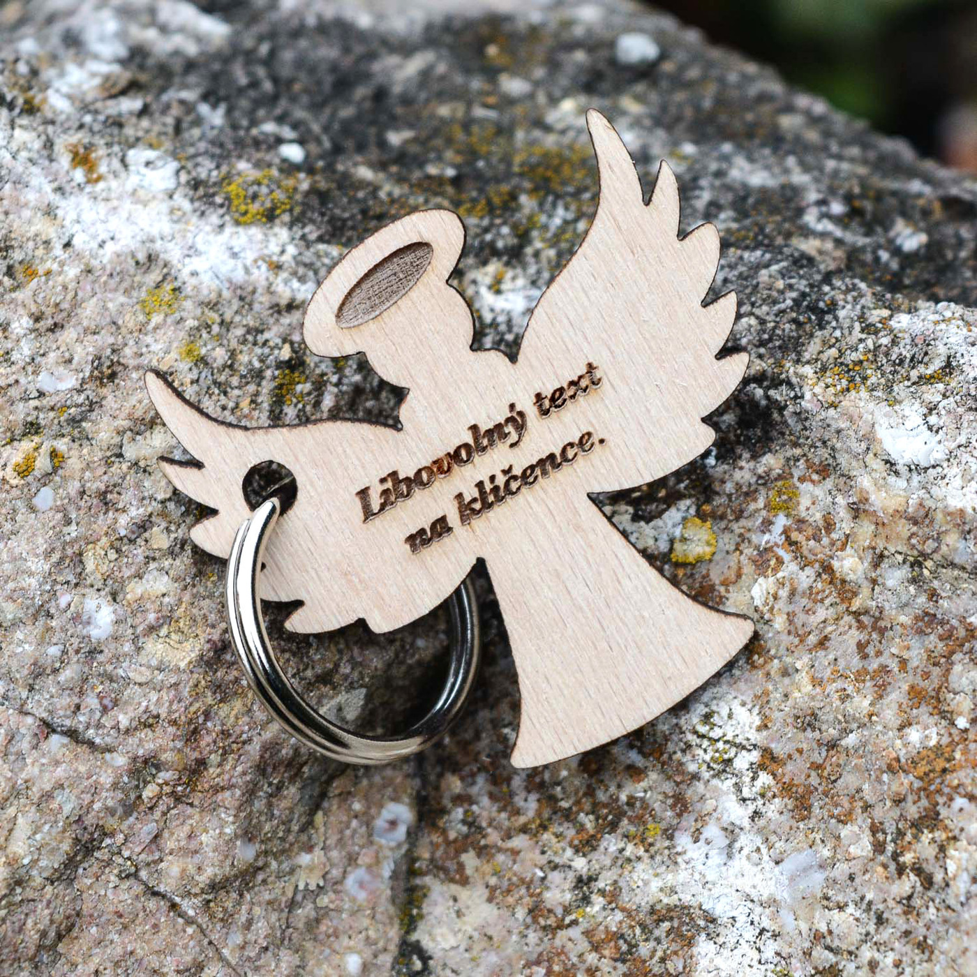 Dřevěný přívěšek na klíče - Anděl s vlastním textem 