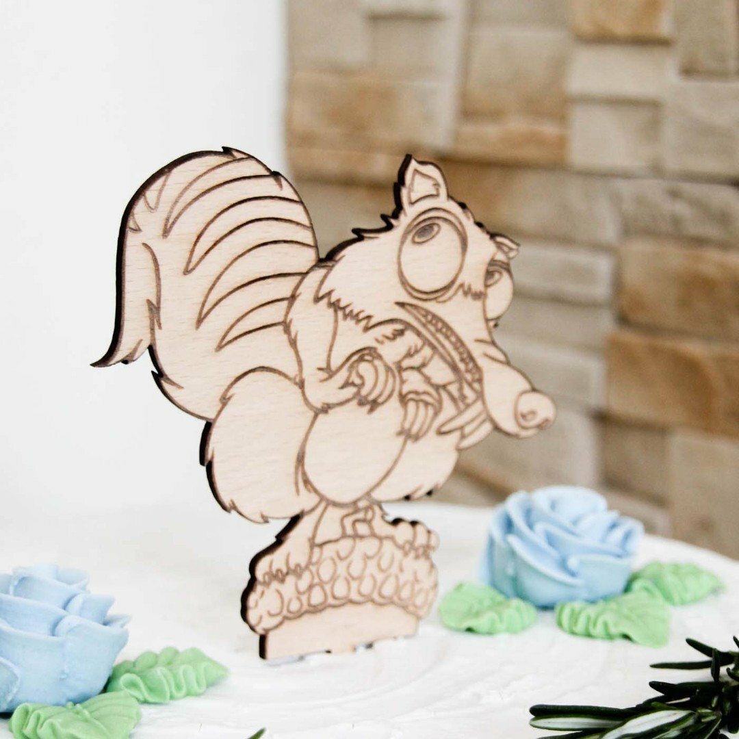 Drevená figúrka na tortu - Veverička z filmu Doba ľadová