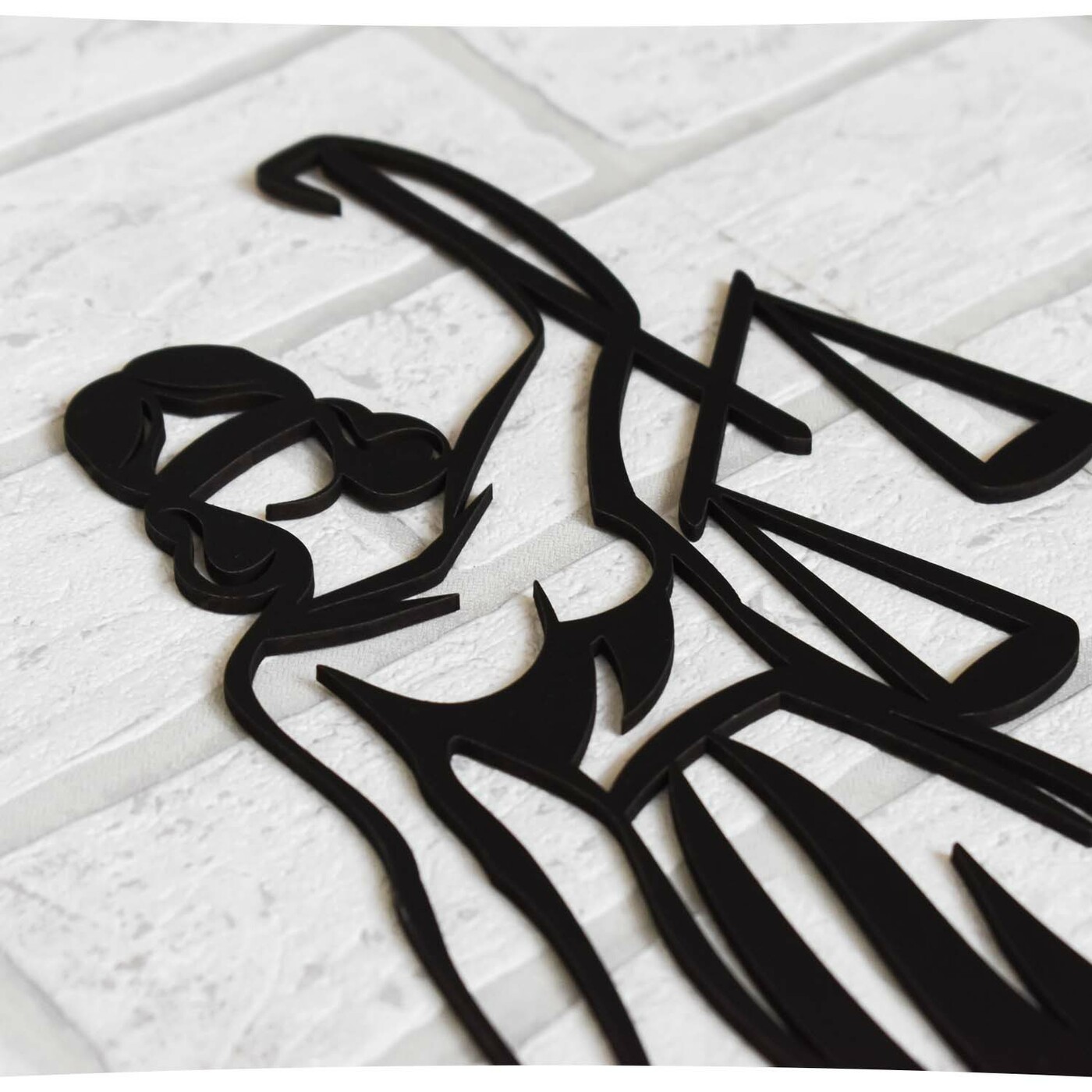 Fa fali dekoráció - Az igazság Istennője | Fekete