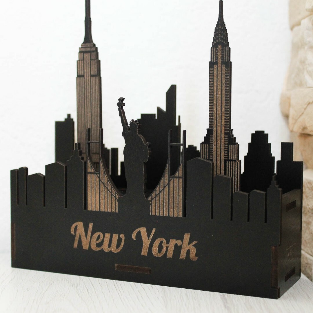 Dřevěný stojánek na pera - New York | Černá